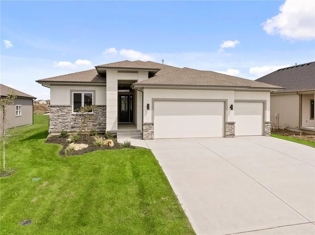 21411 Deer Ridge DR, Spring Hill, KS 66083