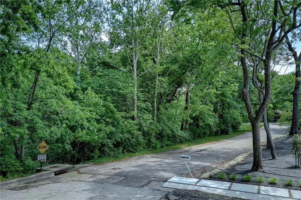 Bluff VW, Parkville, MO 64152