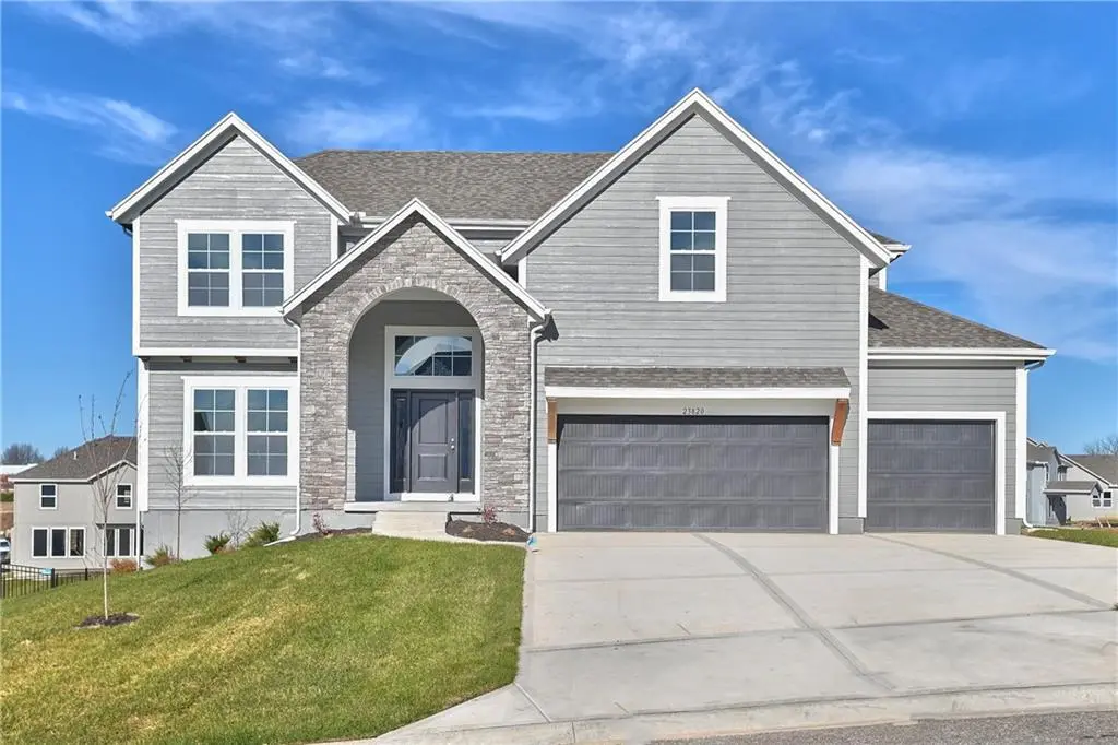 6018 Apache DR, Shawnee, KS 66226