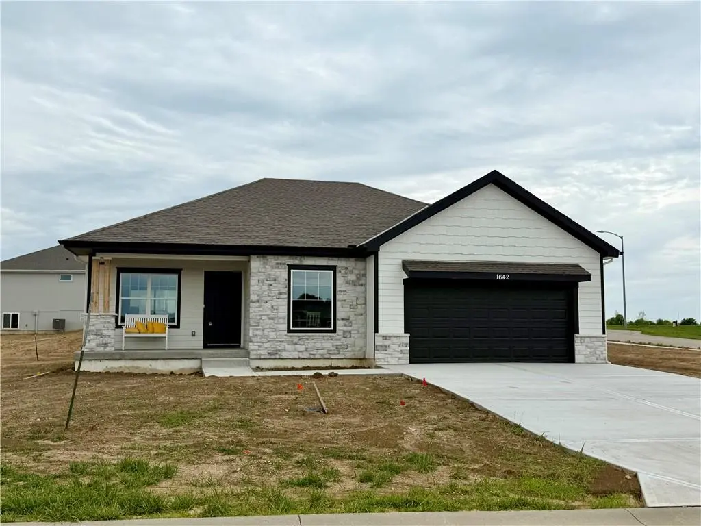 1642 N 157th TER, Basehor, KS 66007