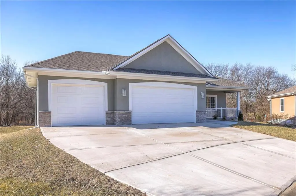 11207 Trevor DR, Peculiar, MO 64078