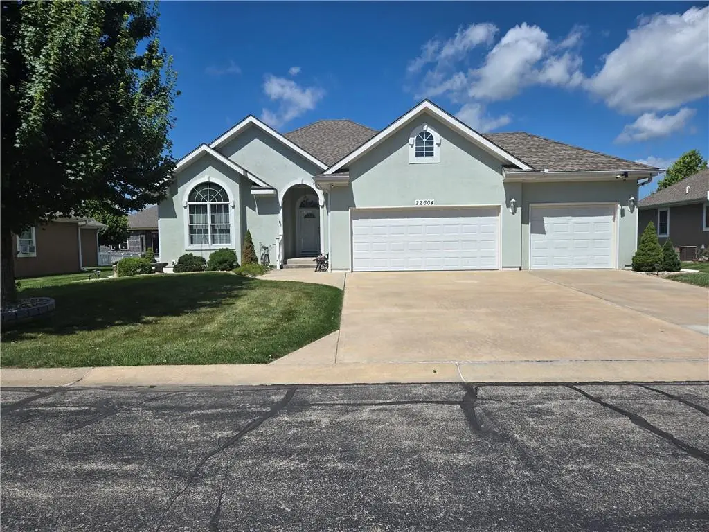 22604 Vincent ST, Peculiar, MO 64078