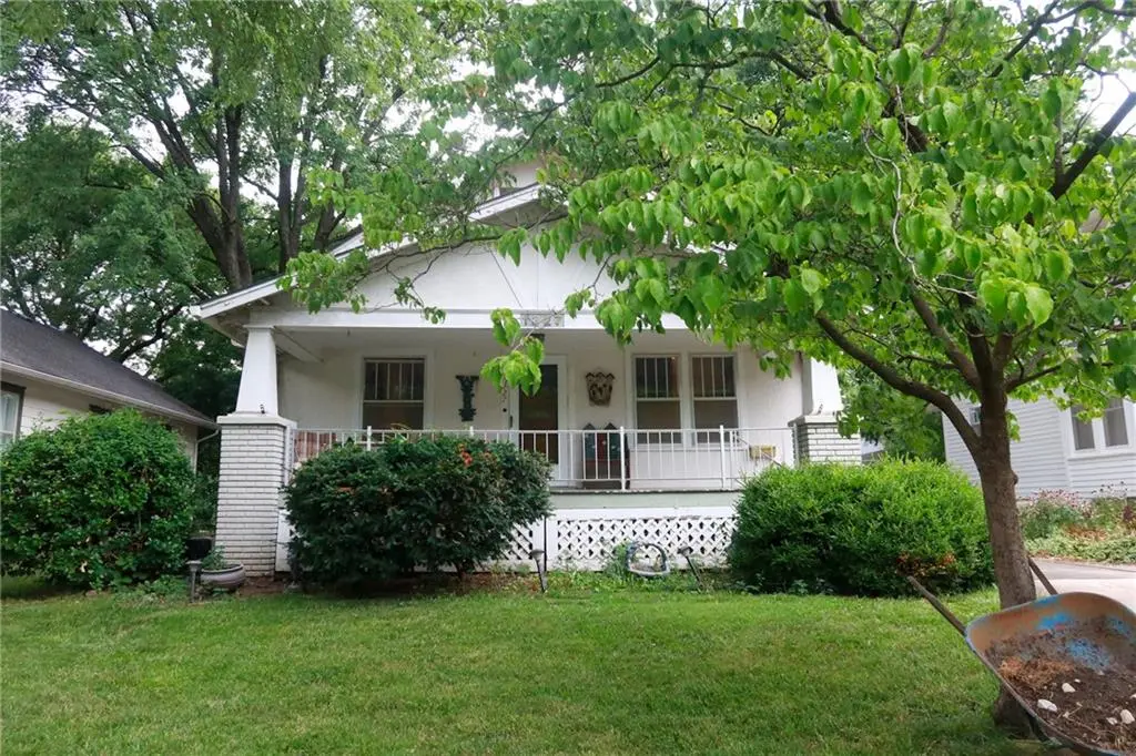 1327 Lawrence ST, Emporia, KS 66801