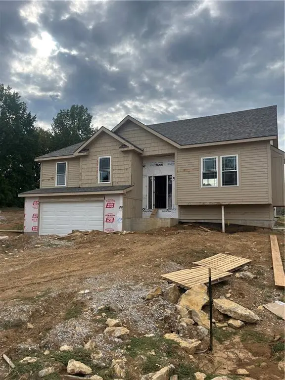 3812 SW McDanial AVE, Blue Springs, MO 64015
