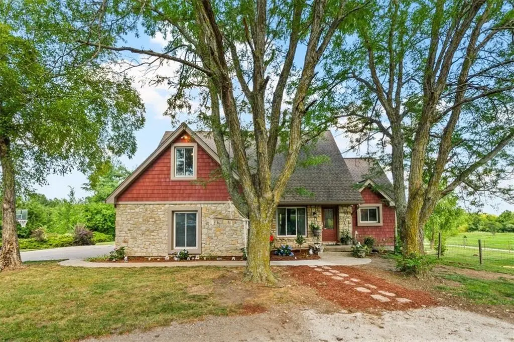 26001 S Stark RD, Peculiar, MO 64078