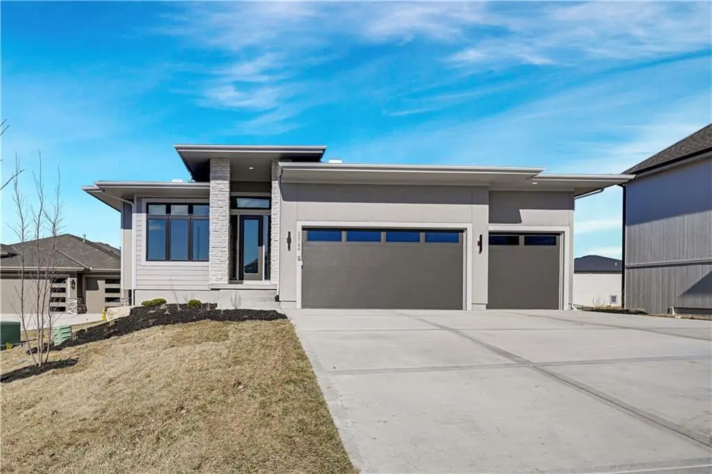22164 W 94th TER, Lenexa, KS 66220
