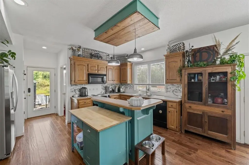 2248 Iowa RD, Ottawa, KS 66067