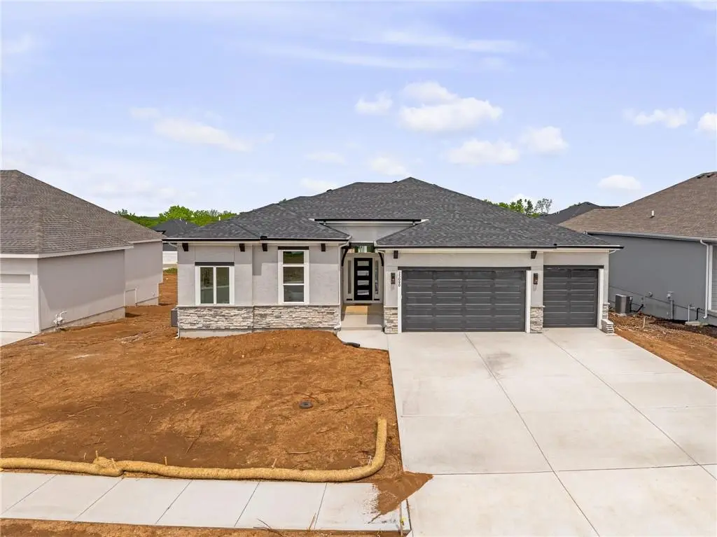 25080 W 141st TER, Olathe, KS 66061