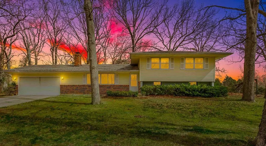 1109 Benckeser RD, Cole Camp, MO 65325