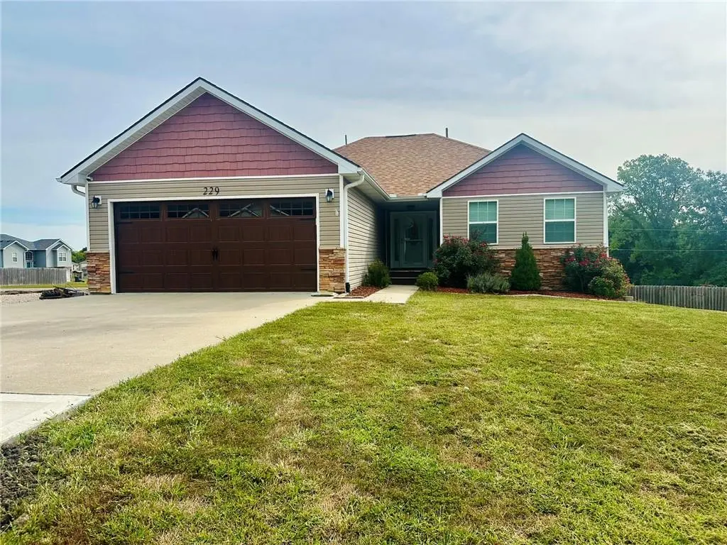 229 SE 141 st RD, Warrensburg, MO 64093