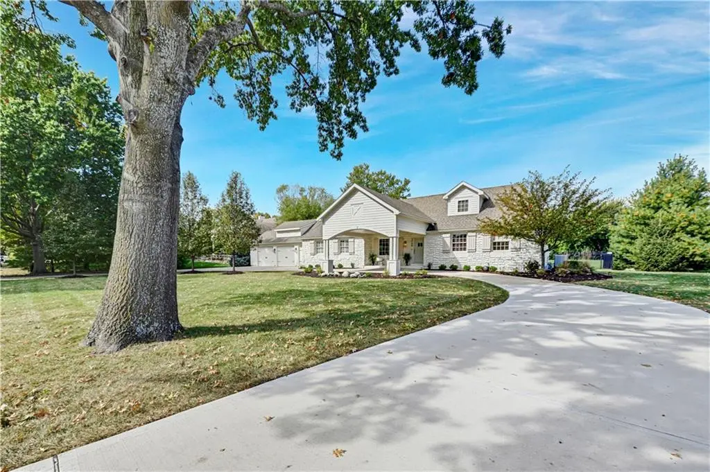 3900 W 142nd DR, Leawood, KS 66224