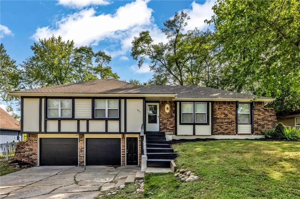 841 NW 69th PL, Kansas City, MO 64118