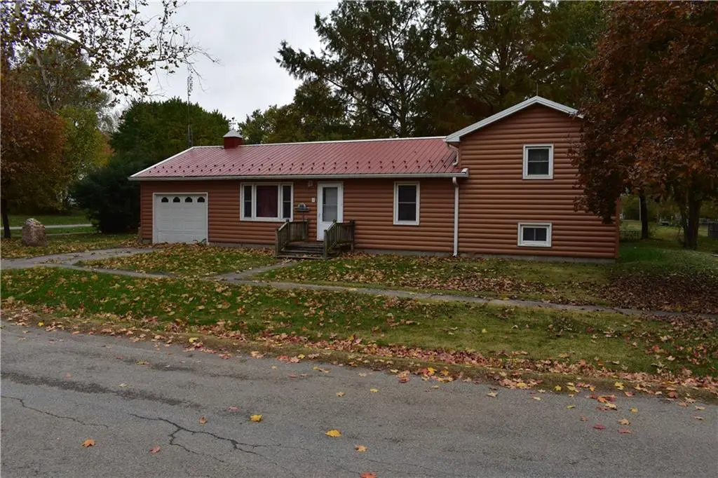 306 N Ballard ST, Burlington Junction, MO 64428