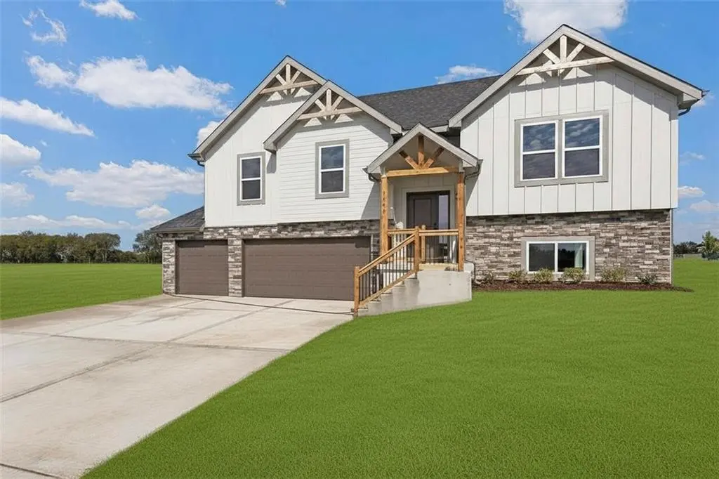 109 SW Nelson DR, Blue Springs, MO 64014