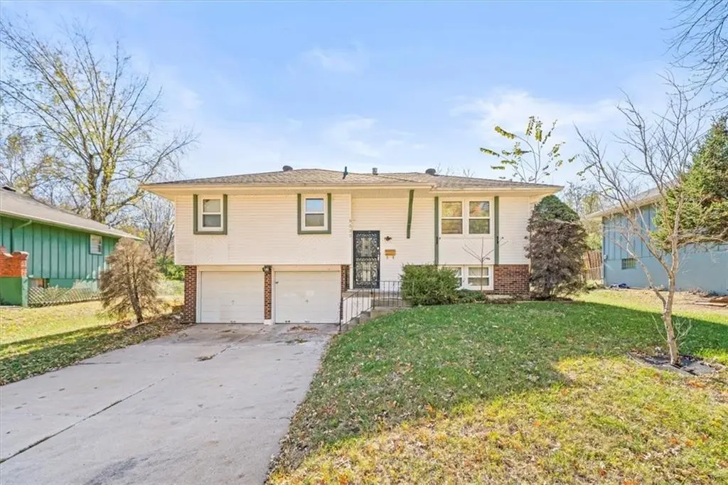 9033 E 90th TER, Kansas City, MO 64138