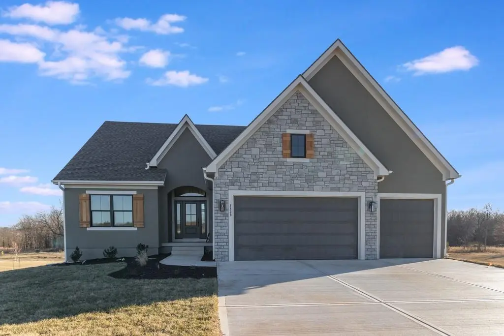 1839 Woodward CIR, Raymore, MO 64083