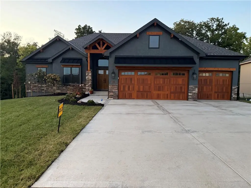 8512 NW 90th TER, Kansas City, MO 64153