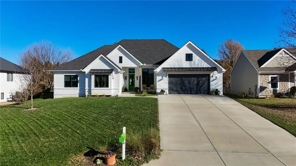 1210 Signal Lake CT, Baldwin City, KS 66006