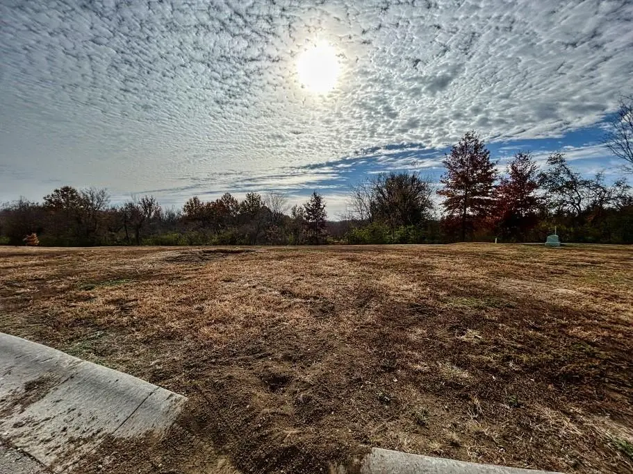 400 Pavilion DR, Grain Valley, MO 64029