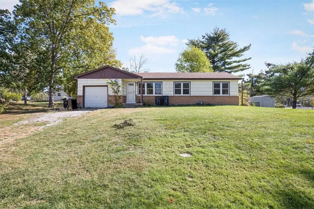 8921 N Charlotte ST, Kansas City, MO 64155