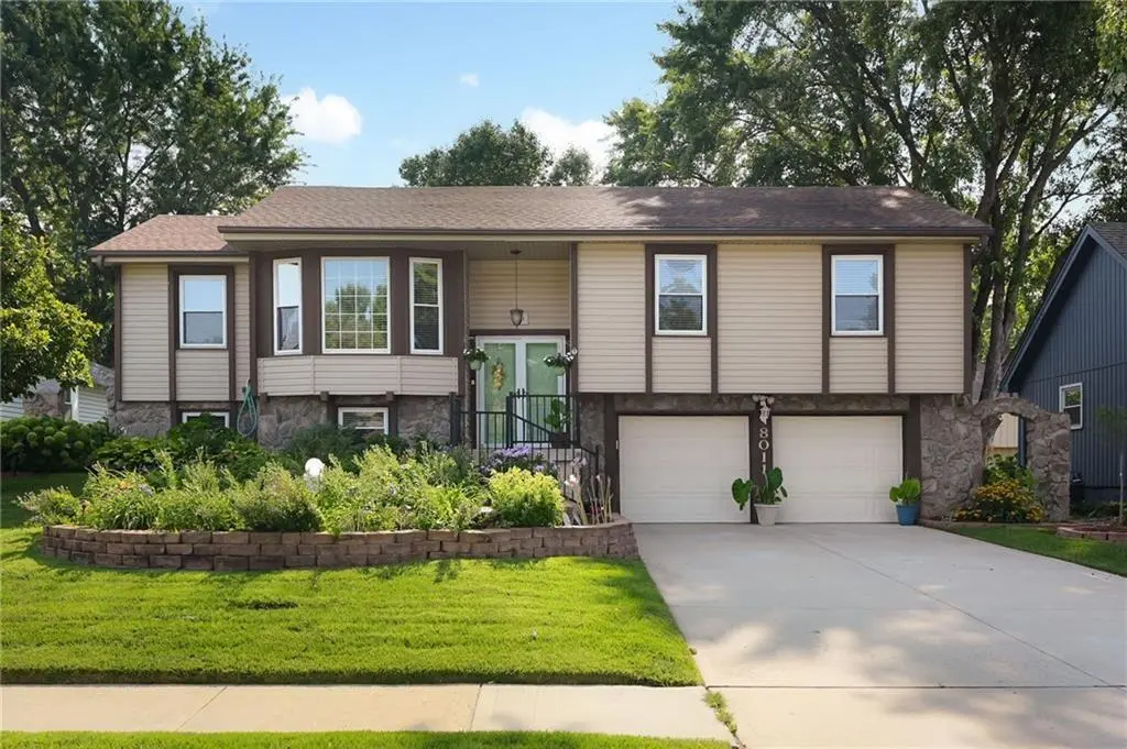 8011 Gillette ST, Lenexa, KS 66215