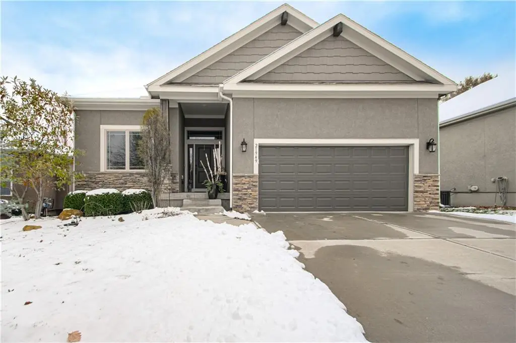 21949 W 121st ST, Olathe, KS 66061
