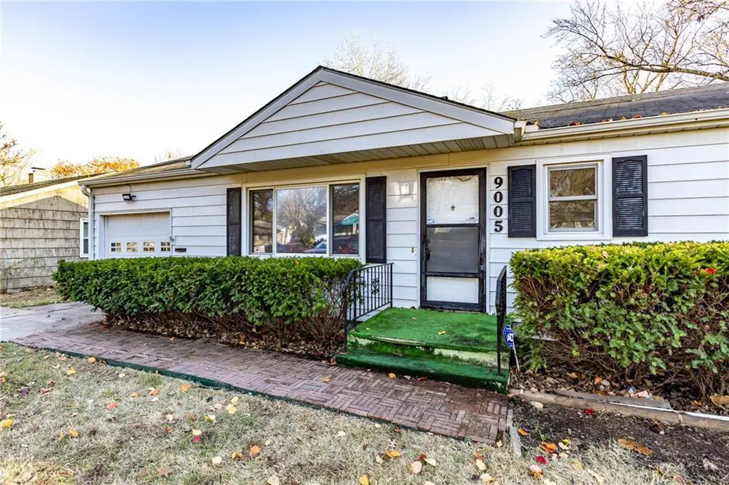 9005 E 74th ST, Raytown, MO 64133