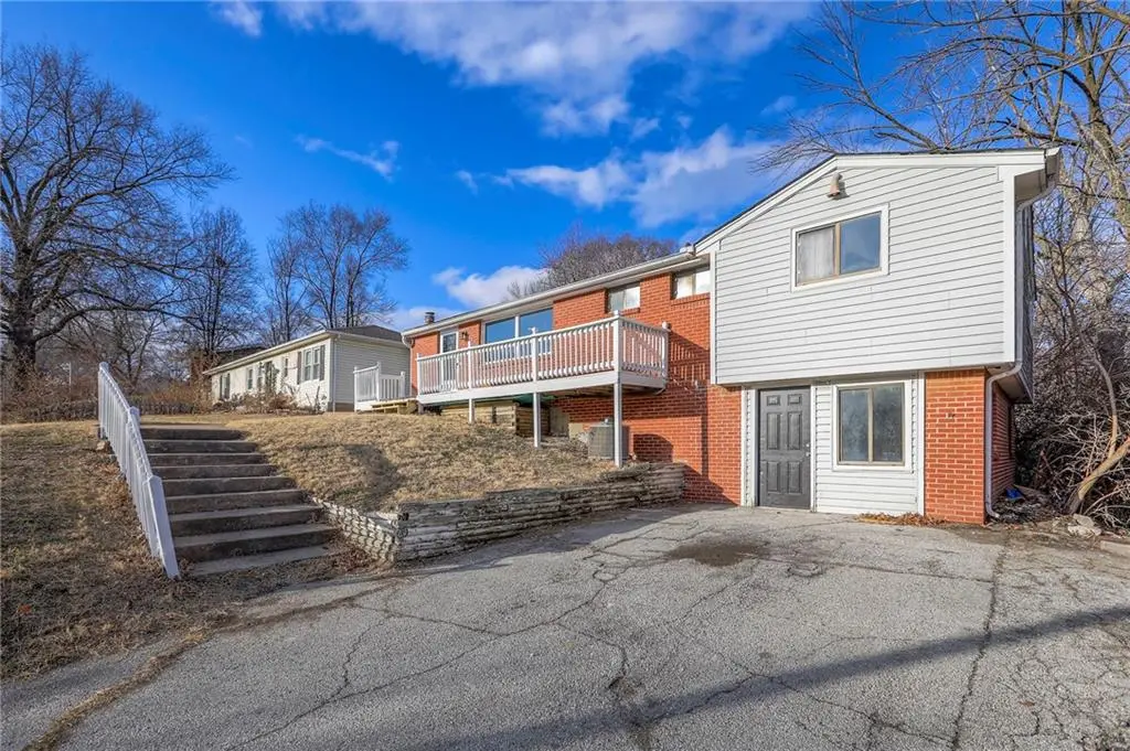 230 NE Evansdale RD, Kansas City, MO 64116