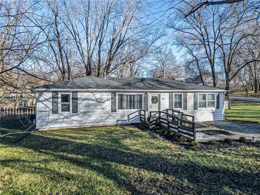 511 N 142nd ST, Bonner Springs, KS 66102