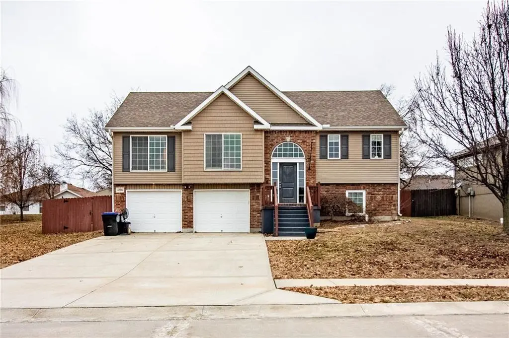 1206 Kimmy LN, Warrensburg, MO 64093