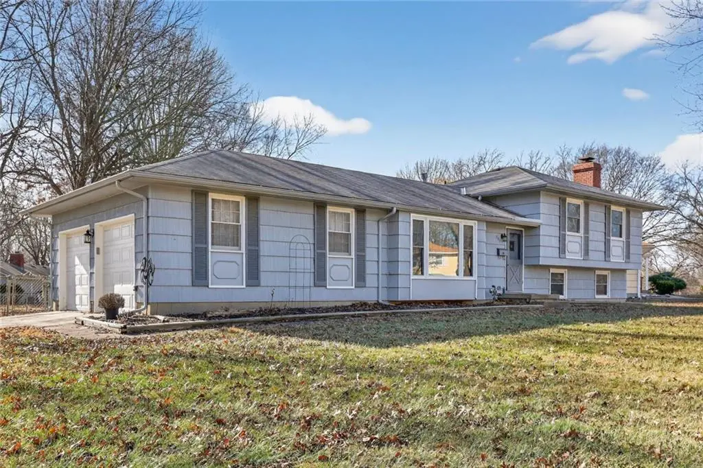 301 HARGIS LN, Belton, MO 64012