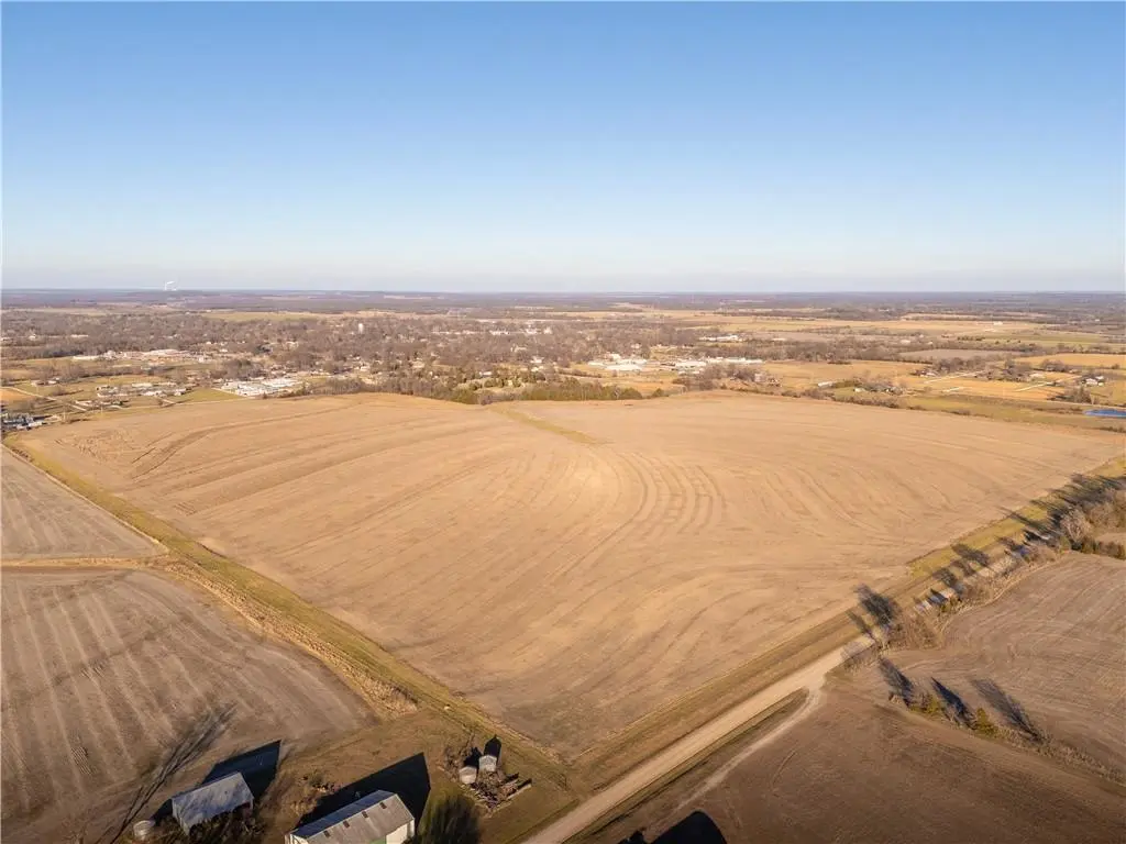 000 W 17th ST, Pleasanton, KS 66075