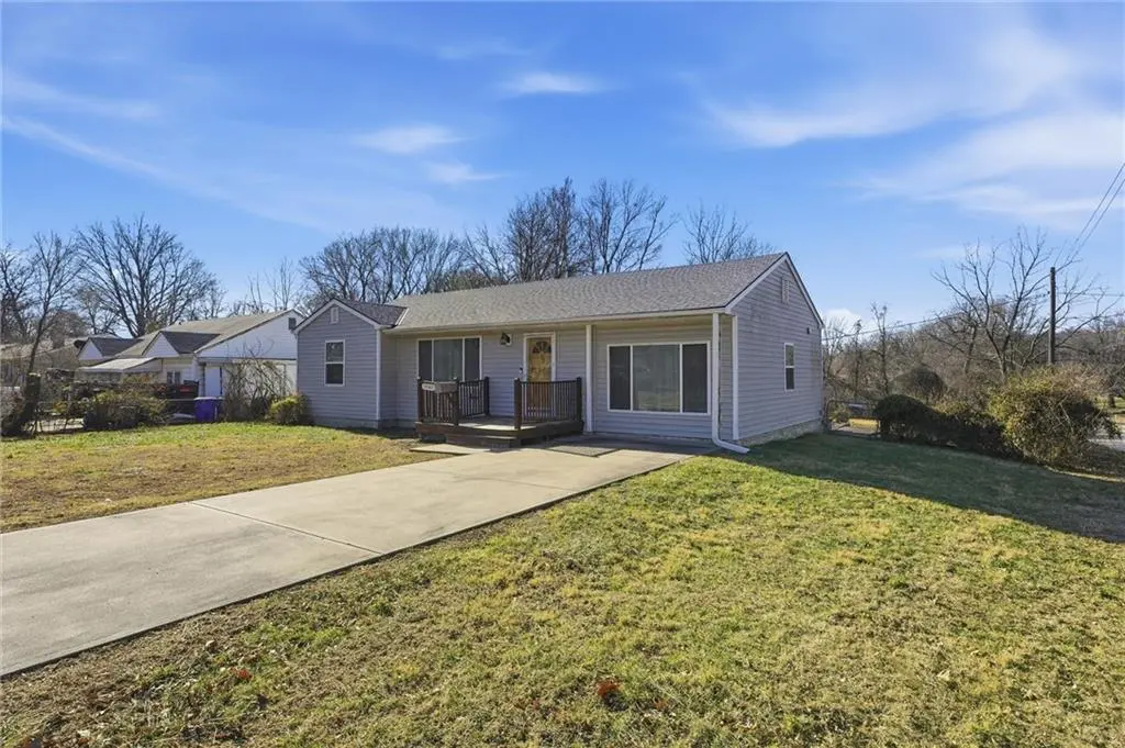 13302 11th ST, Grandview, MO 64030