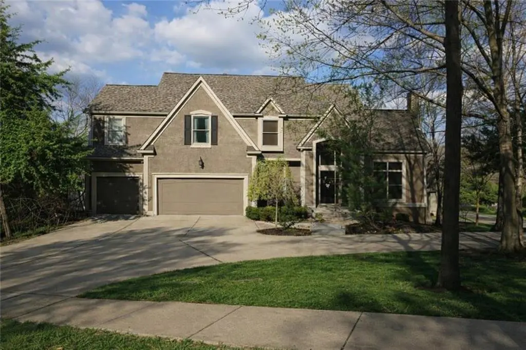 5419 Summit CT, Shawnee, KS 66216