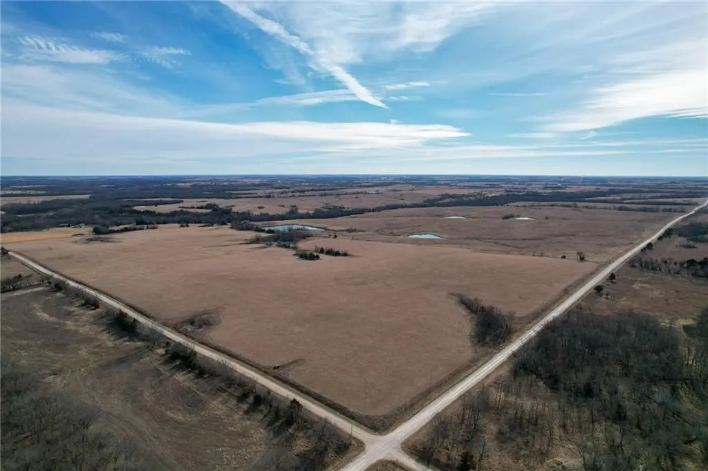0000 Bradford RD, Harveyville, KS 66431