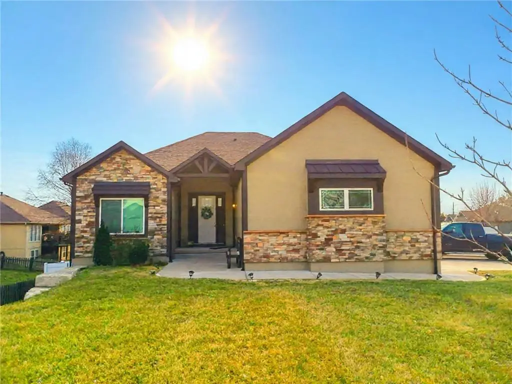 12100 Astor CT, Peculiar, MO 64078