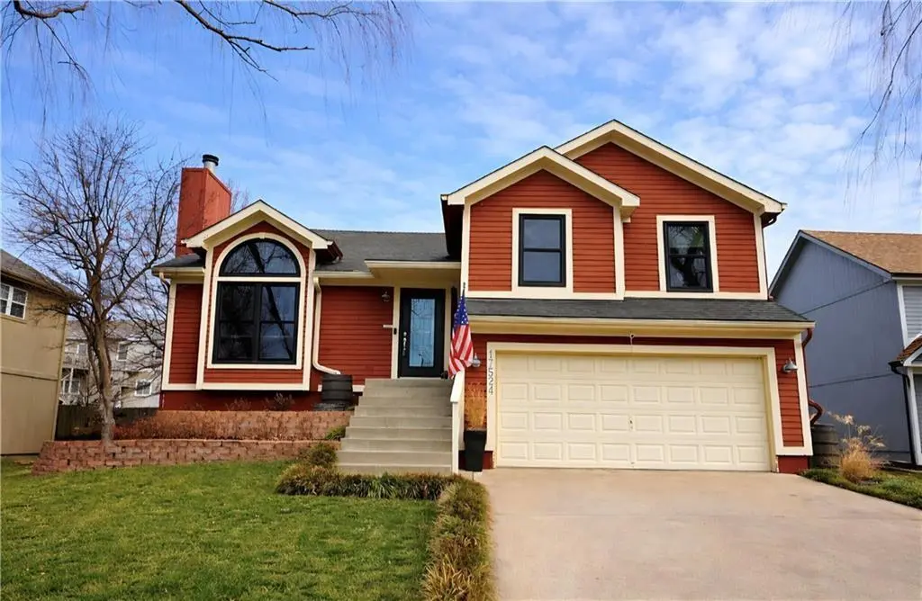 17524 SW 111th TER, Olathe, KS 66061