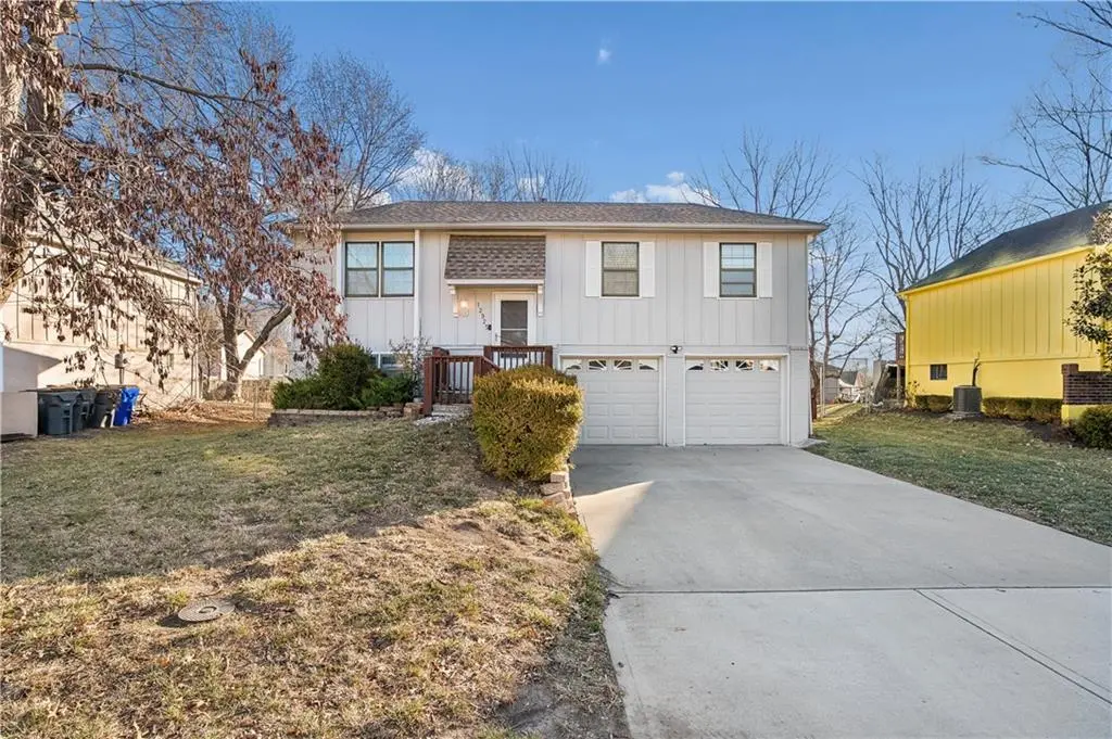 12925 S Brougham DR, Olathe, KS 66062