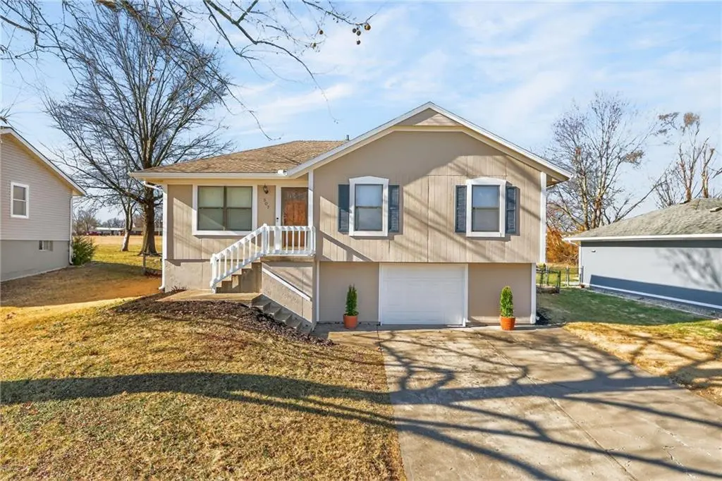 507 Poplar ST, Peculiar, MO 64078