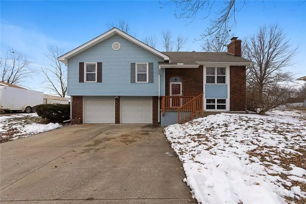 700 W McDowell AVE, Odessa, MO 64076