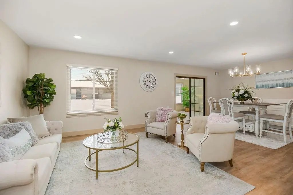 1323 W Johns BLVD, Raymore, MO 64083