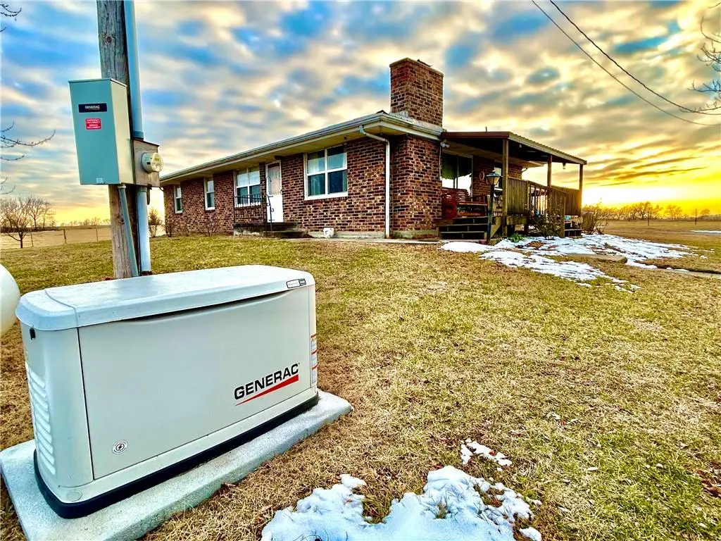 3284 S M HWY, Schell City, MO 64783