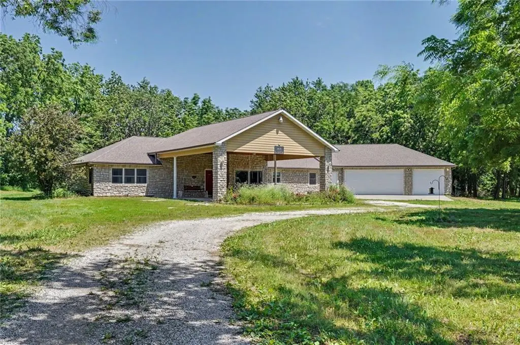 25303 NE 169 HWY, Garnett, KS 66032