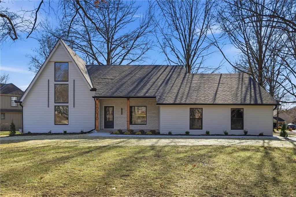 10070 Hemlock DR, Overland Park, KS 66212