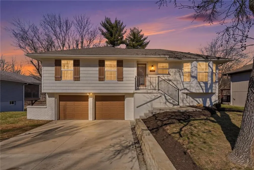 2203 N Gaines DR, Clinton, MO 64735