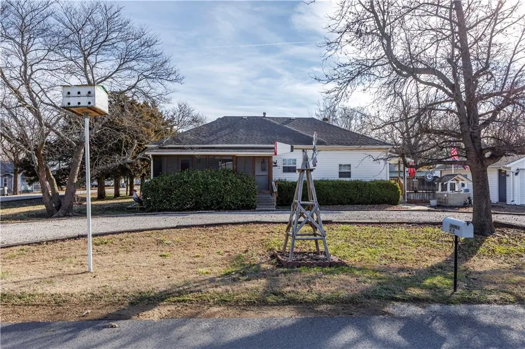 305 S Okmulgee ST, Thayer, KS 66776
