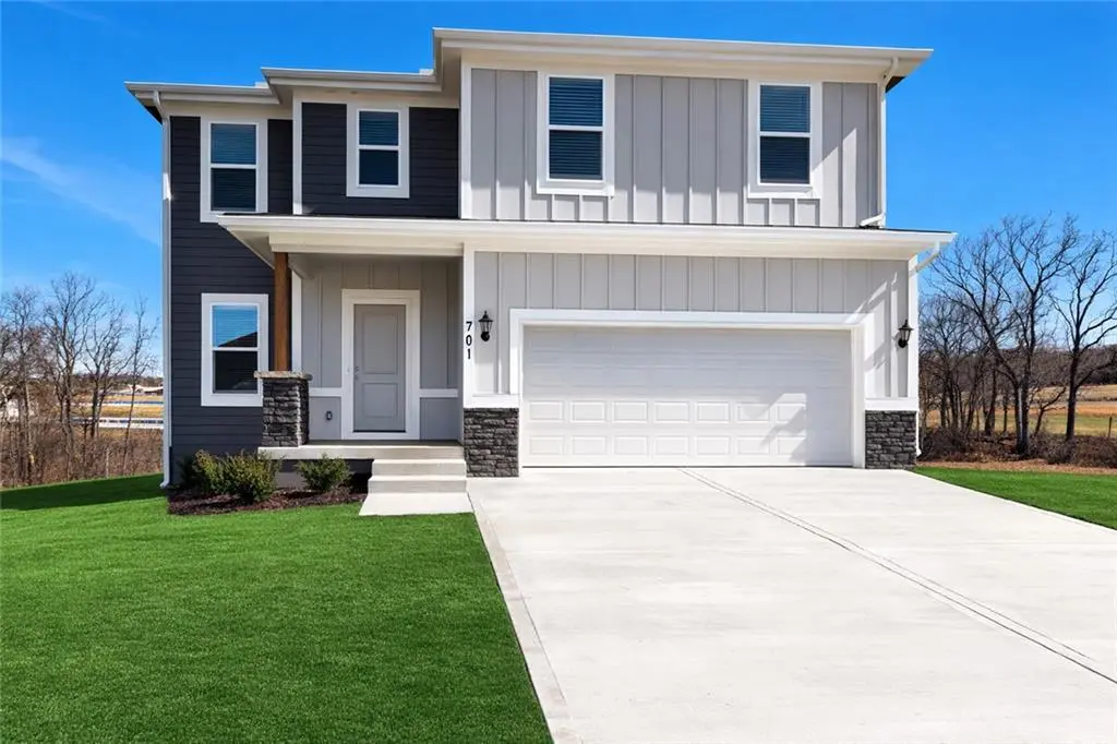 708 Blazing Star DR, Raymore, MO 64083