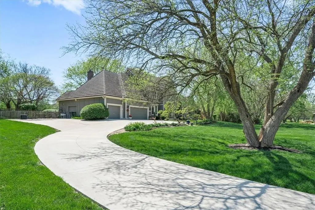 21215 W 106th ST, Olathe, KS 66061