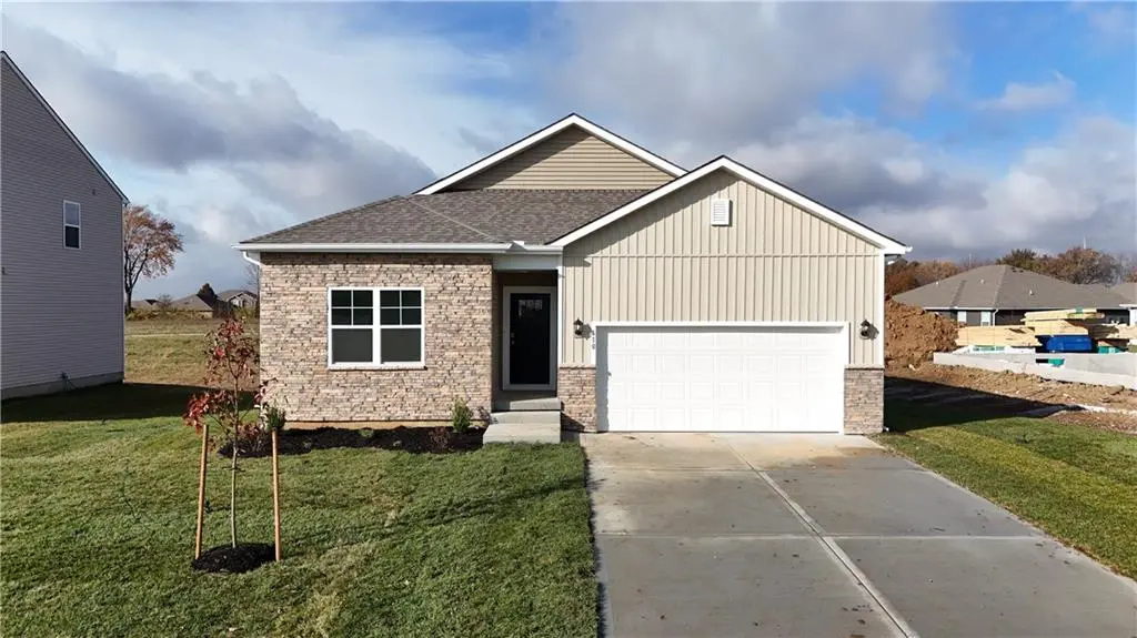 718 Fallen Leaf DR, Belton, MO 64012