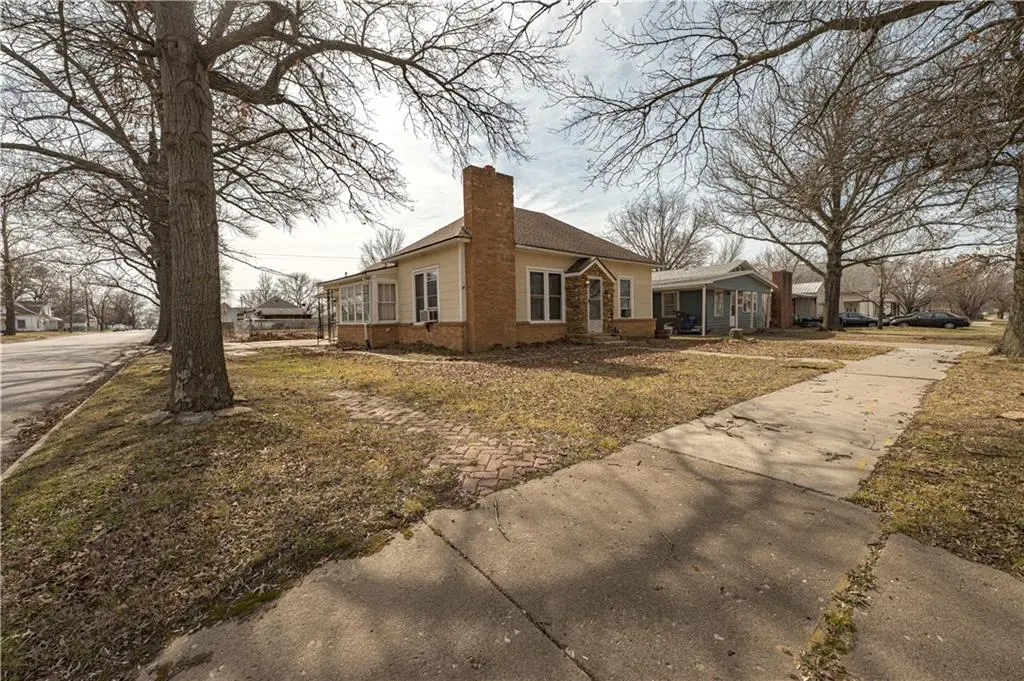 1501 W 5th ST, Coffeyville, KS 67337